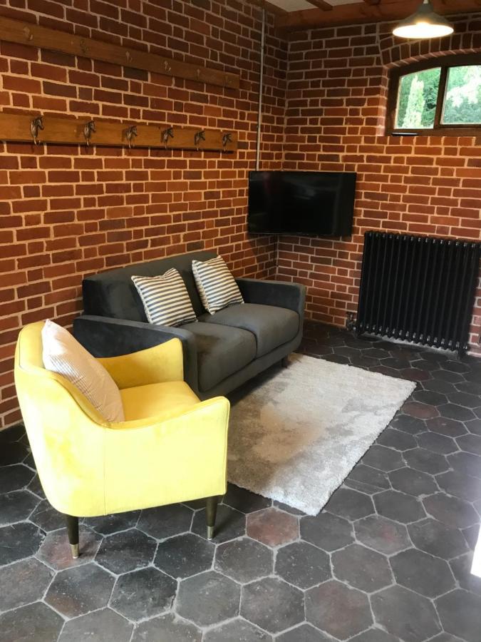 نيوينت Stunning Rural Apartment, Walking Distance To Three Choirs Vineyard & Restaurant, Gloucestershire المظهر الخارجي الصورة